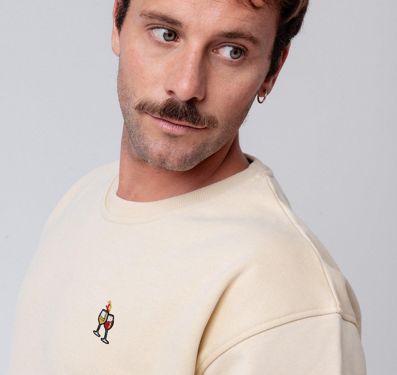 Wein Duett | Bestickter Bio-Baumwoll Unisex Pullover