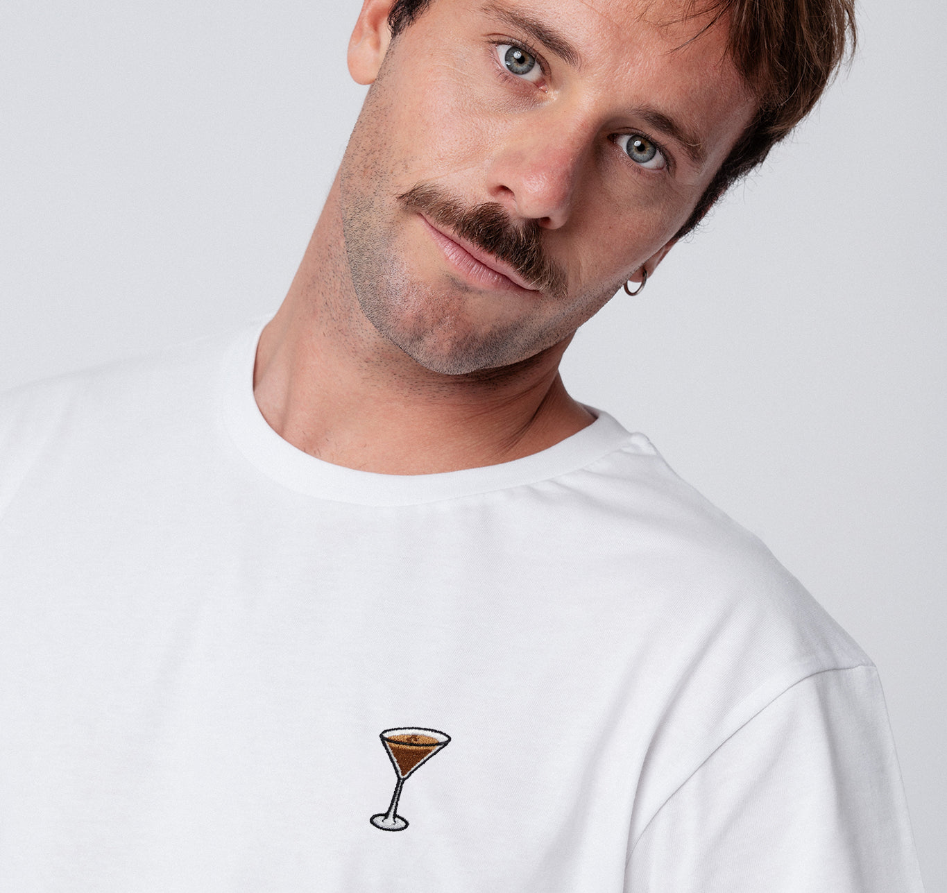 Espresso Martini| Besticktes Bio Baumwoll Unisex T-Shirt