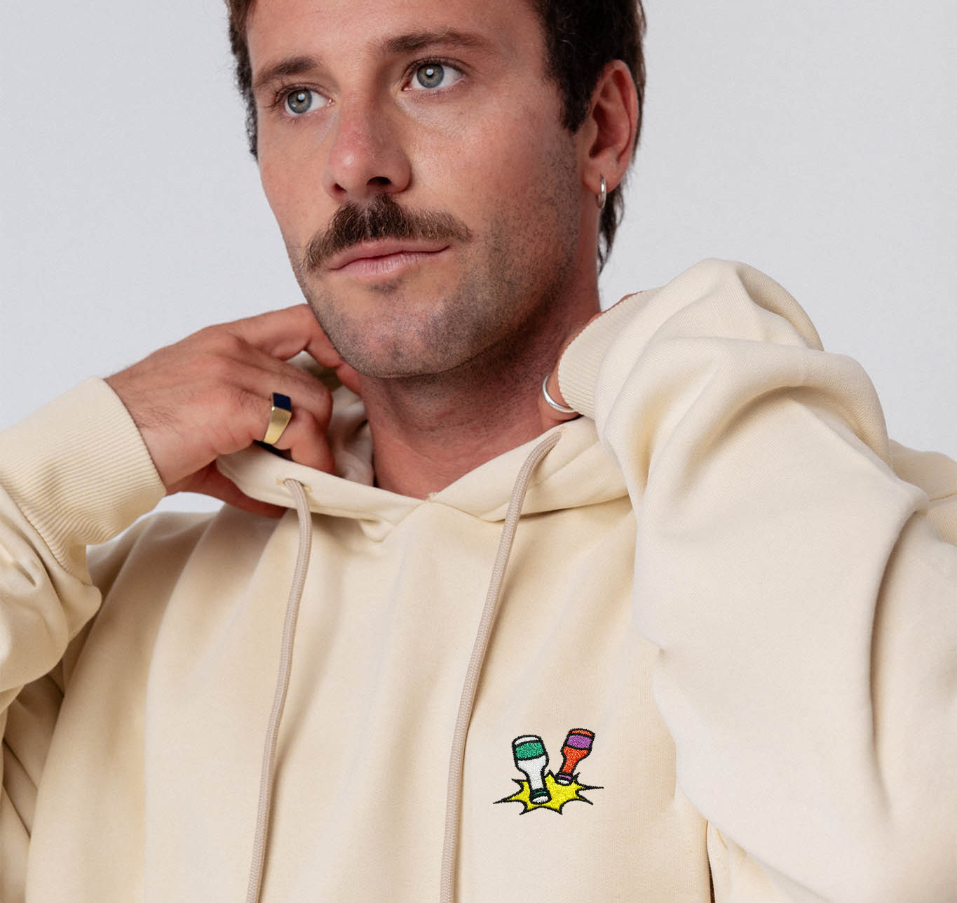 Kleiner Klopfer | Bestickter Bio-Baumwoll Unisex Hoodie