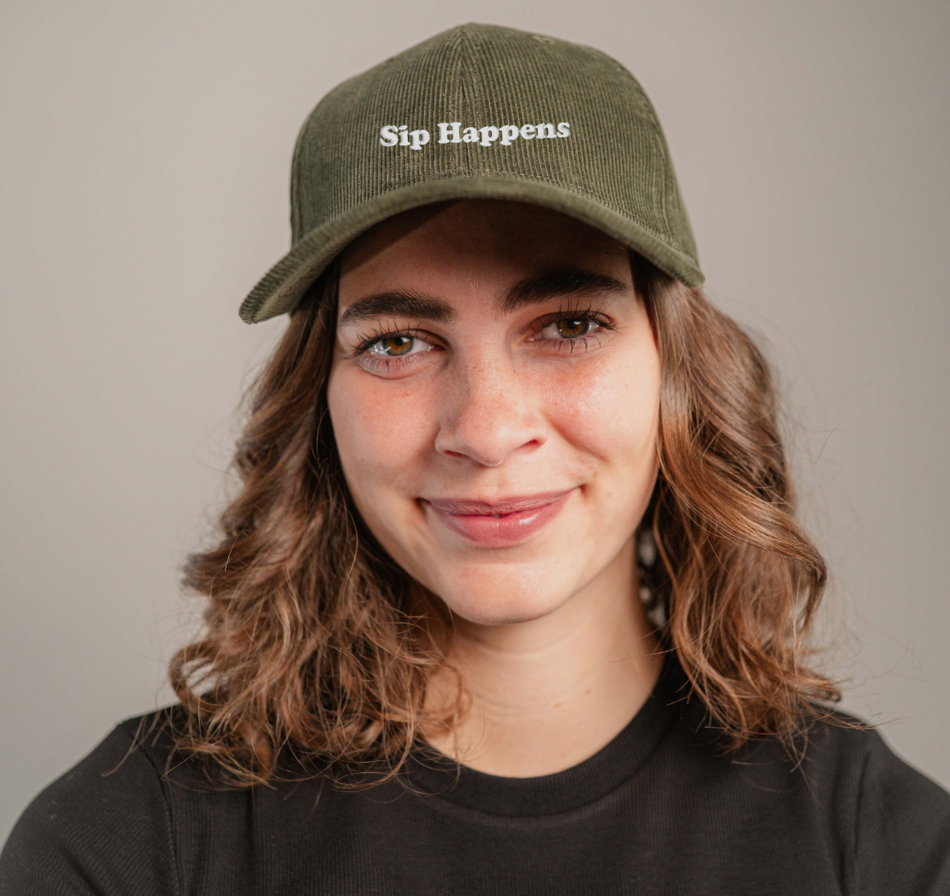 Sip Happens | Bestickte Bio Baumwoll Cord Cap