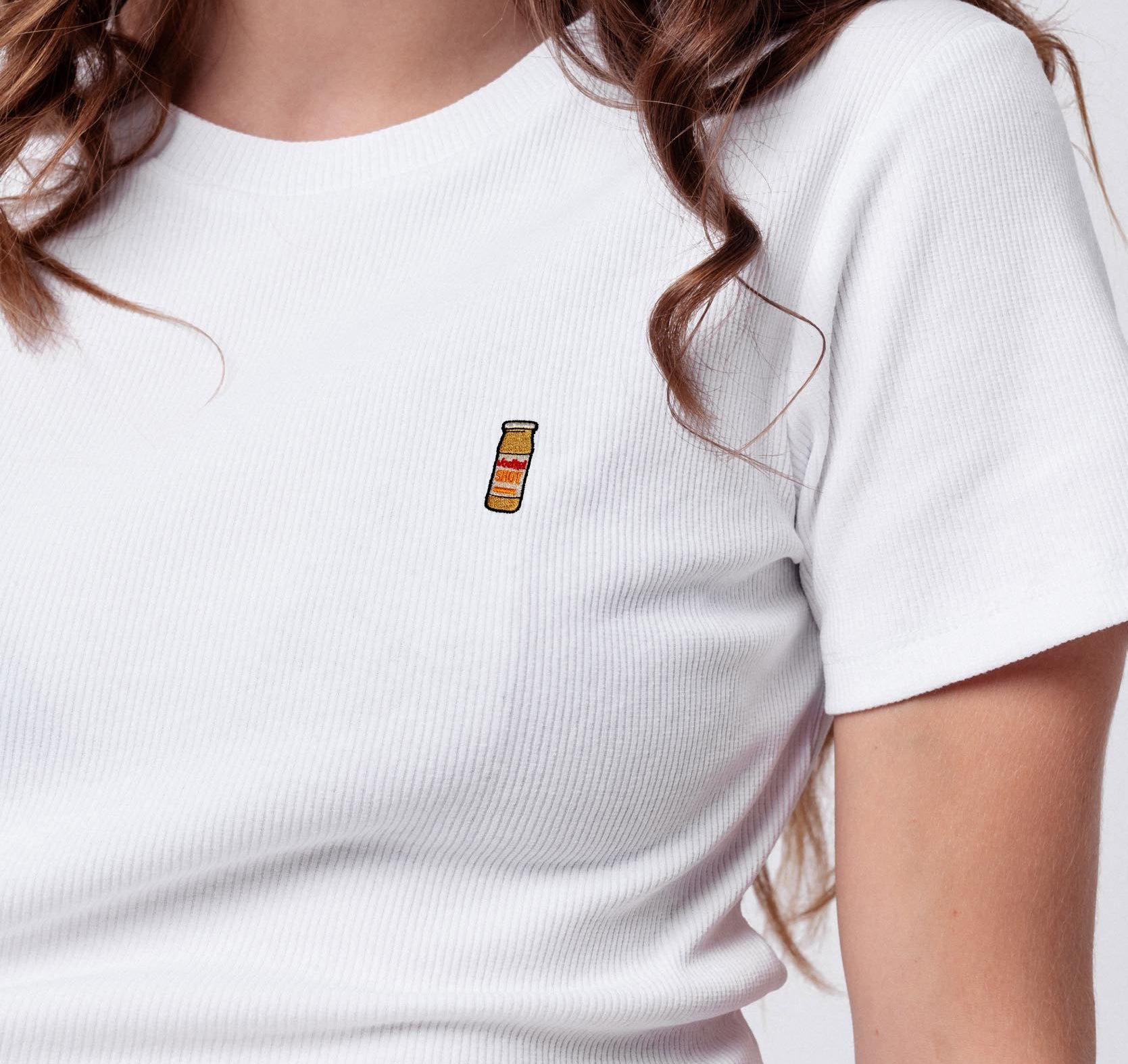 Voelkel Ingwer Shot | Besticktes Bio Baumwoll Cropped T-Shirt