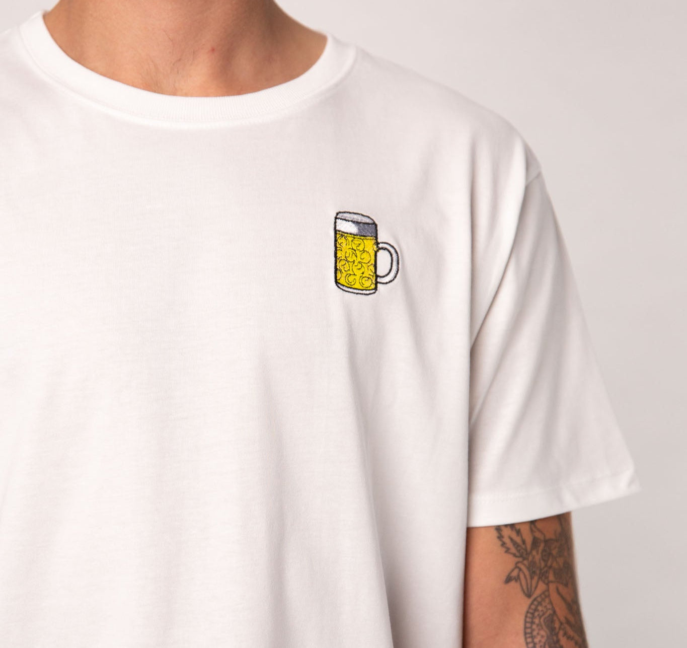 Maßkrug | Besticktes Unisex Bio Baumwoll T-Shirt