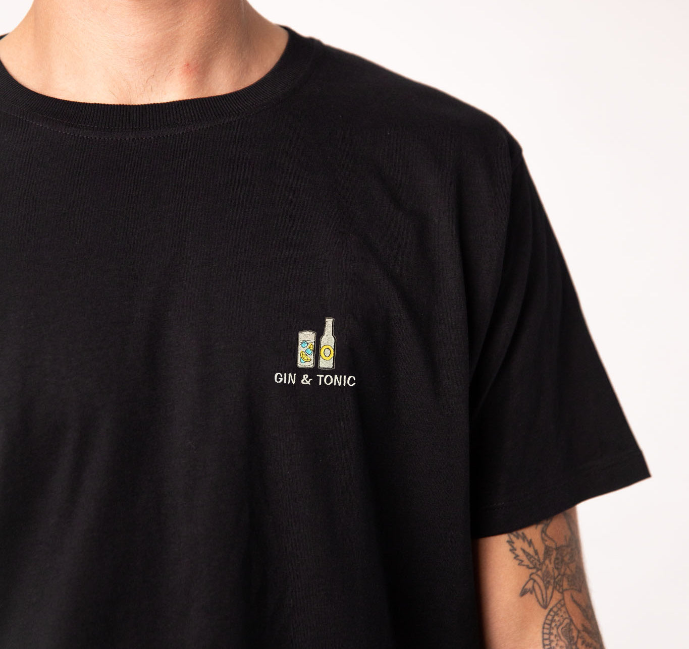 TAILORED TASTES Gin Tonic | Besticktes Männer Bio Baumwoll T-Shirt