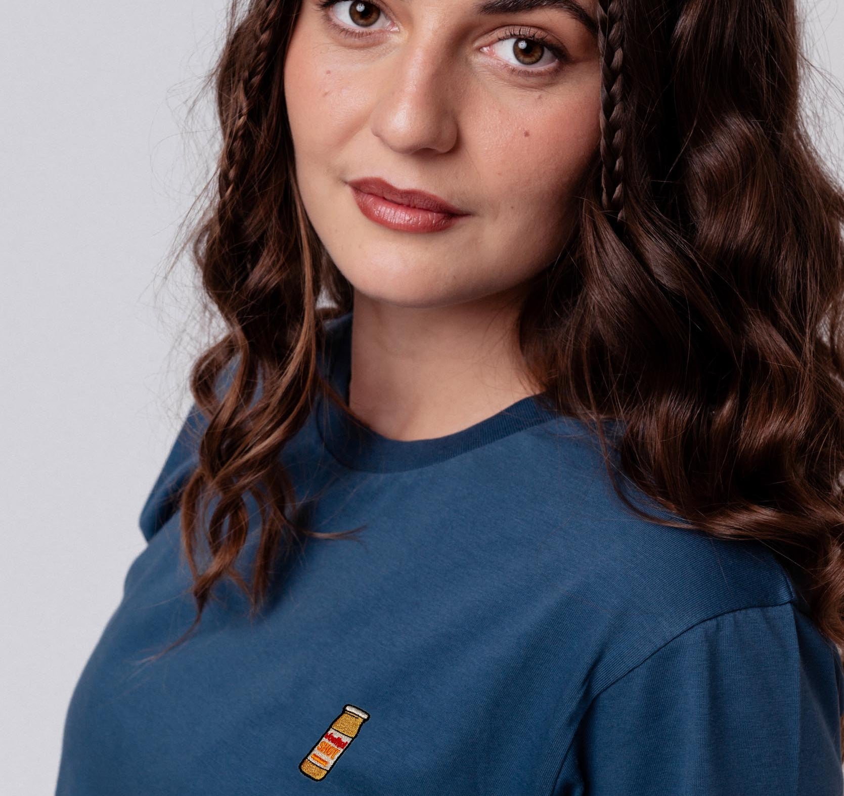 Voelkel Ingwer Shot | Besticktes Bio Baumwoll Unisex T-Shirt