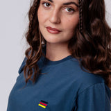 Deutschland | Minimal Flag – Besticktes Bio-Baumwoll Unisex Fan Shirt