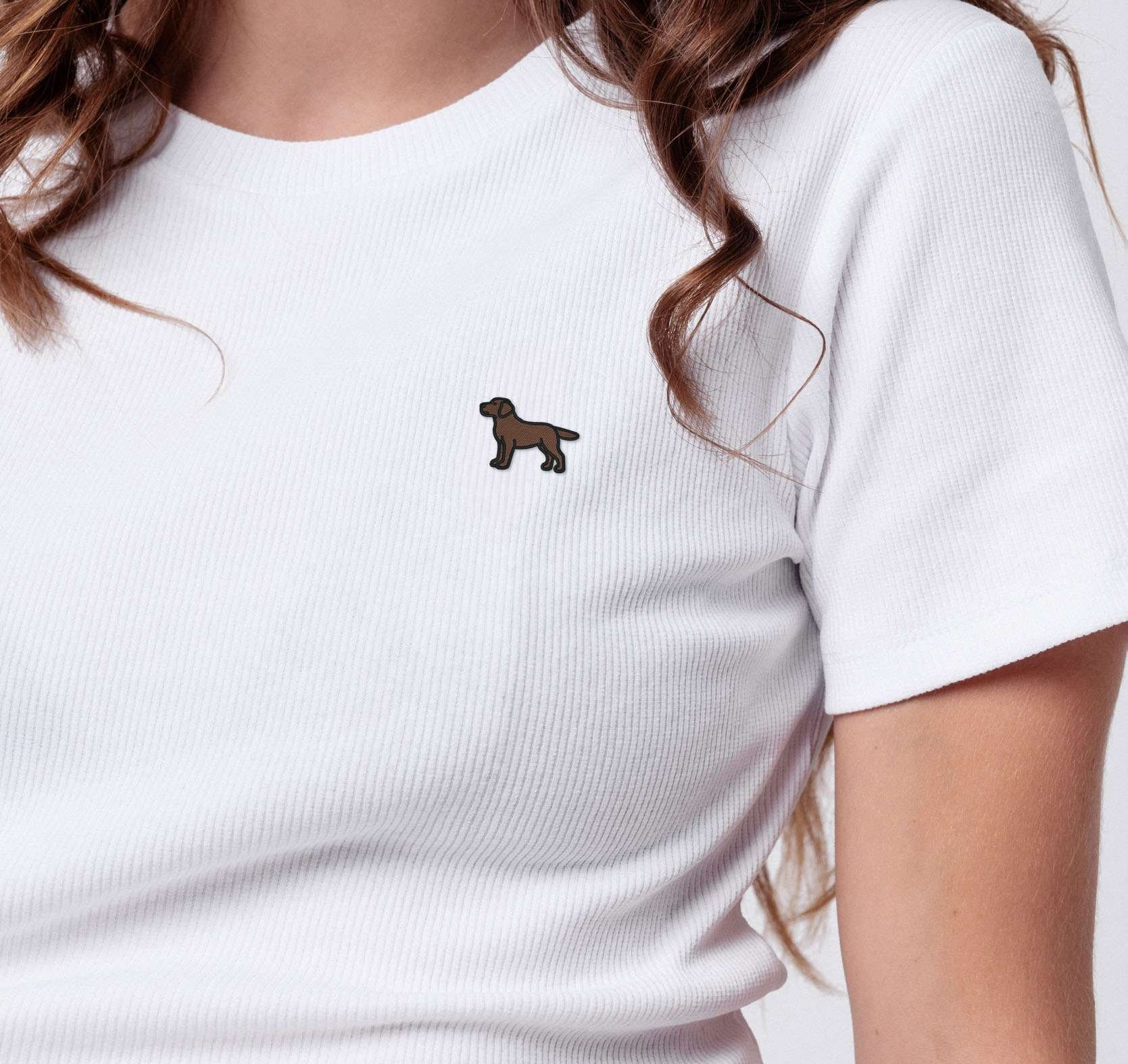Labrador Braun | Besticktes Bio Baumwoll Cropped T-Shirt