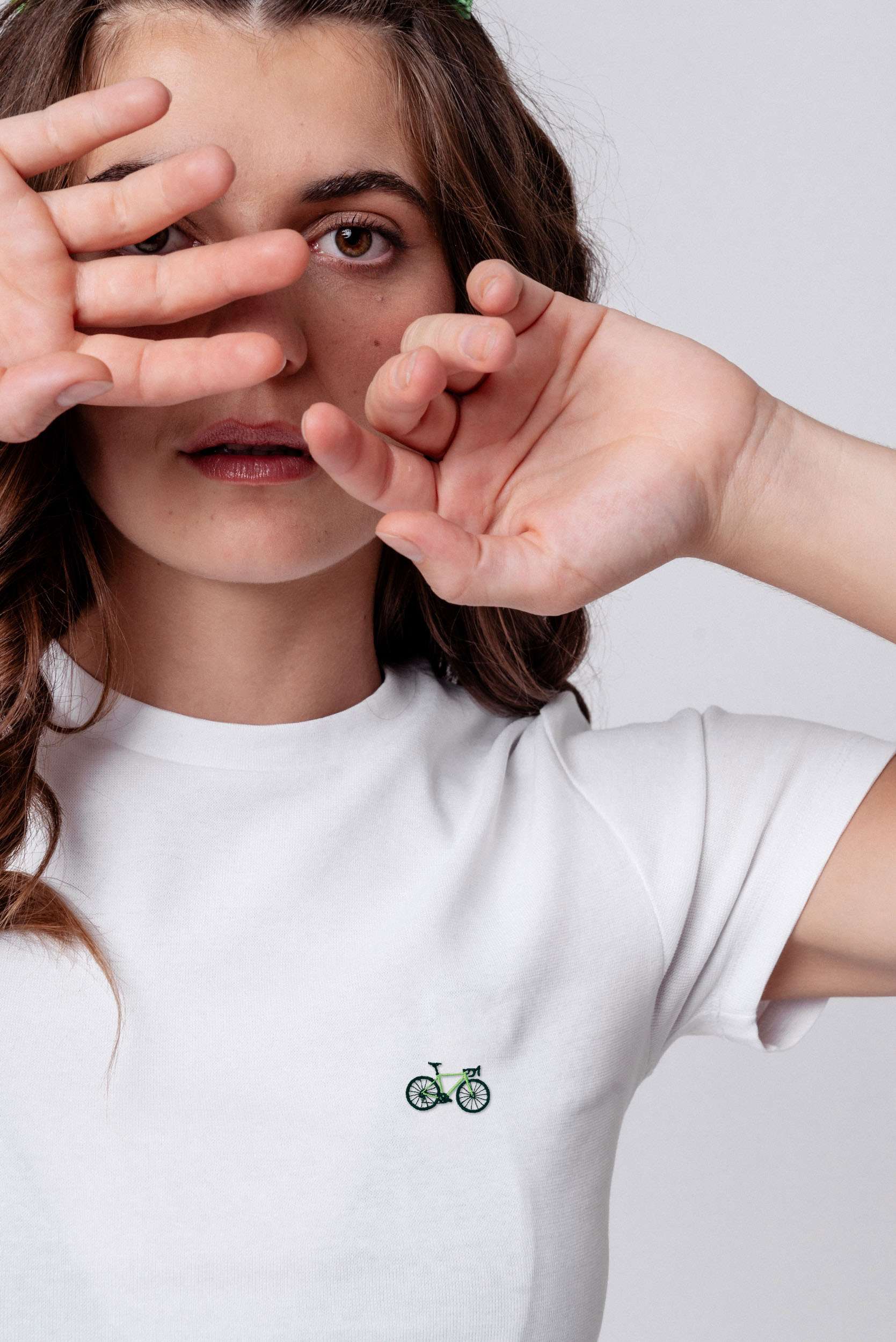 Gravelbike Gruen | Besticktes Bio Baumwoll Cropped T-Shirt