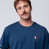 Italien | Minimal Flag – Besticktes Bio-Baumwoll Fan Shirt
