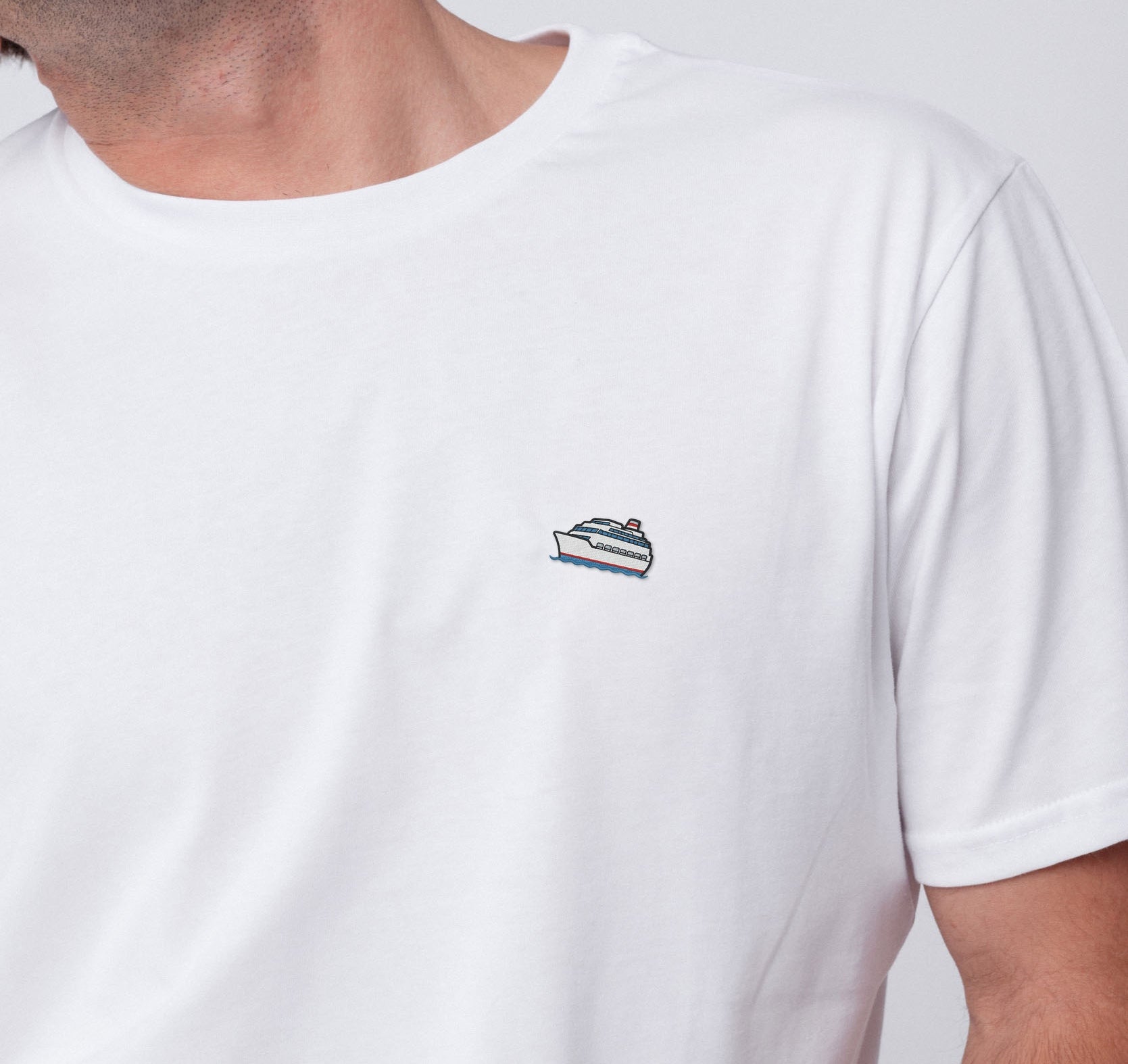Kreuzfahrtschiff | Besticktes Bio Baumwoll Unisex T-Shirt