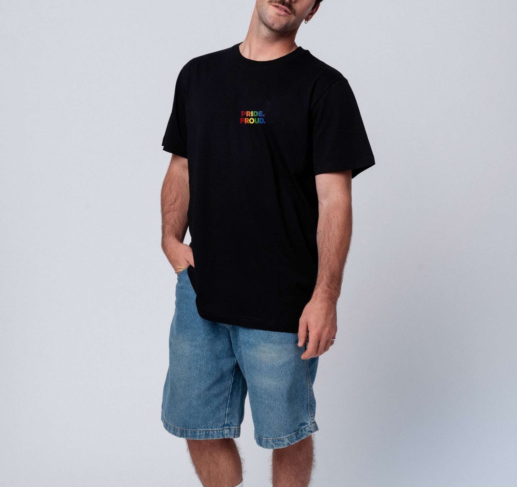 Pride Proud | Besticktes Bio Baumwoll Unisex T-Shirt