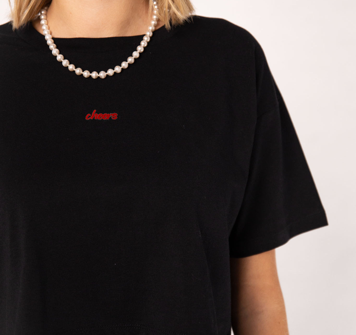 Cheers Collection | Besticktes Bio Baumwoll Cropped T-Shirt